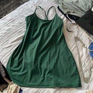 Athletic women’s dress, shorts component sewn in, nearly new, emerald green,med